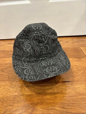 Women's Black Gray Patterned Cap Hat